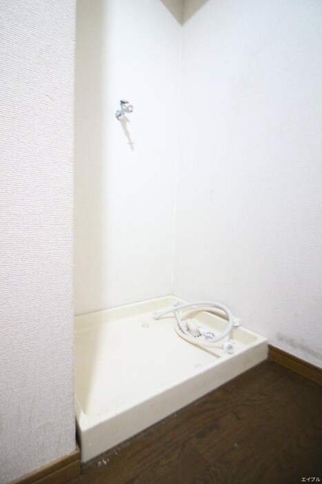 物件内観写真18　(洗濯機置場)