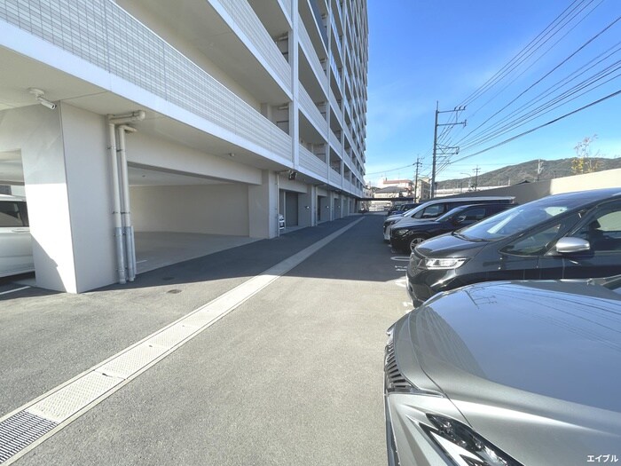 物件外観写真4　(駐車場)