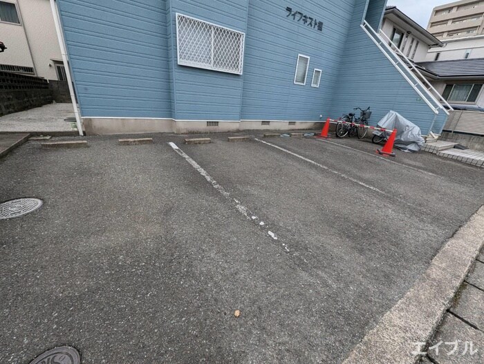 物件外観写真2　(駐車場)