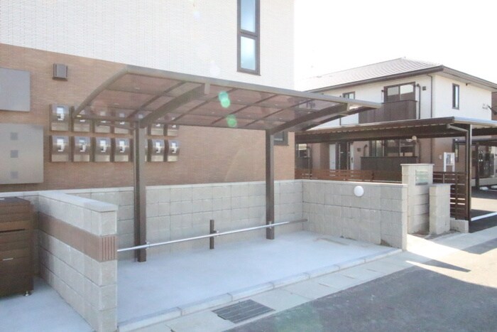物件外観写真2　(駐輪場)