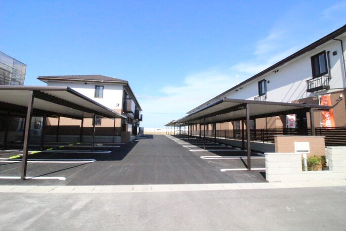 物件外観写真3　(駐車場)