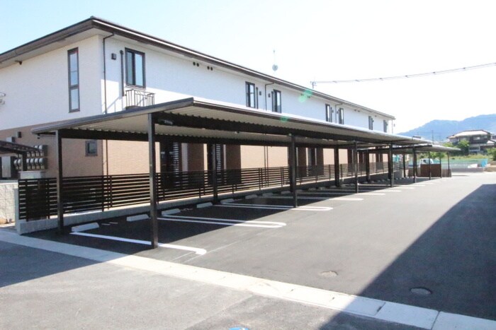 物件外観写真6　(駐車場)