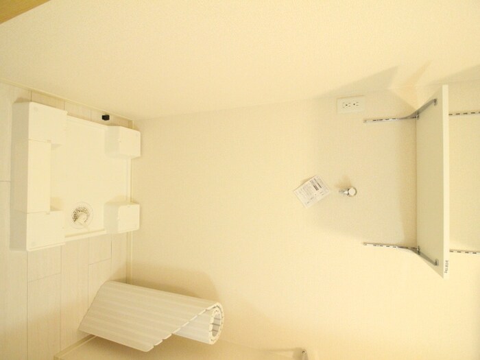 物件内観写真17　(洗濯機置場)