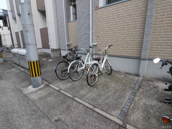 物件外観写真3　(駐輪場)