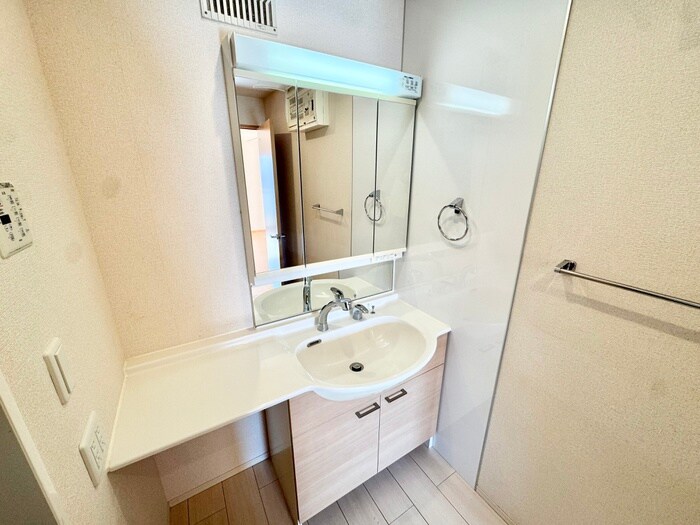 物件内観写真8　(洗面)