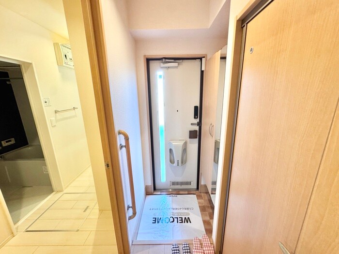 物件内観写真11　(玄関)