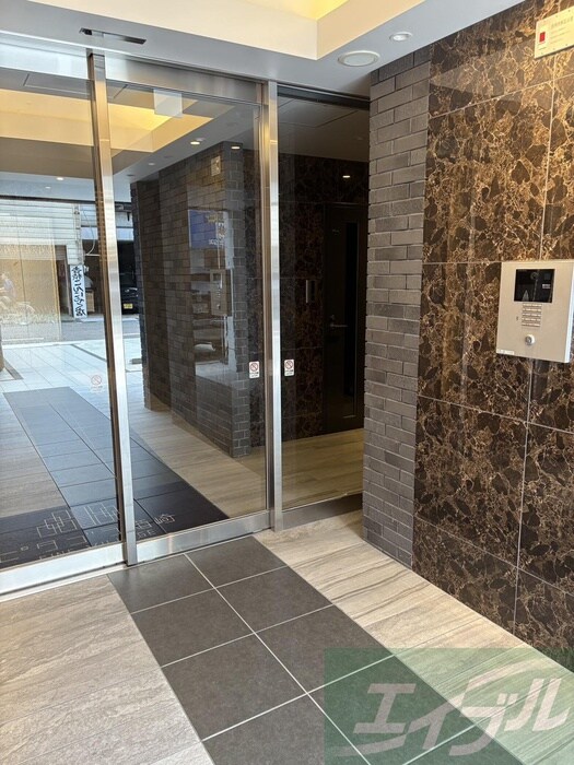 物件外観写真5　(エントランス部分)