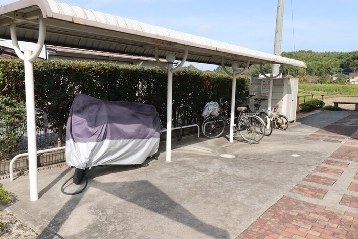 物件外観写真3　(駐輪場)