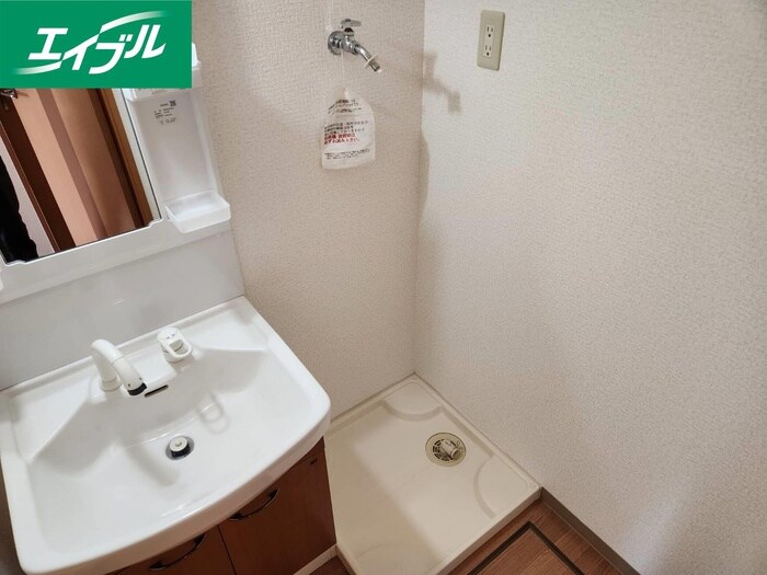 物件内観写真16　(洗濯機置場)