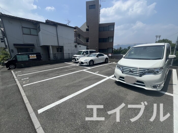 物件外観写真4　(駐車場)