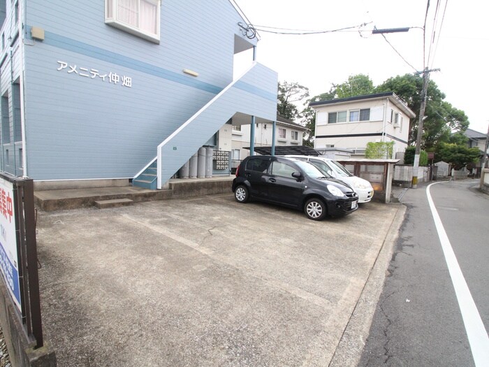 アメニティ仲畑の駐車場