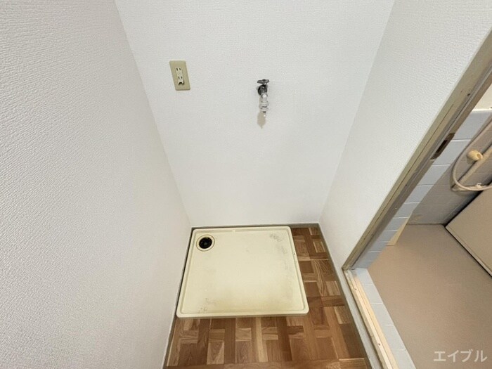 物件内観写真13　(洗濯機置場)