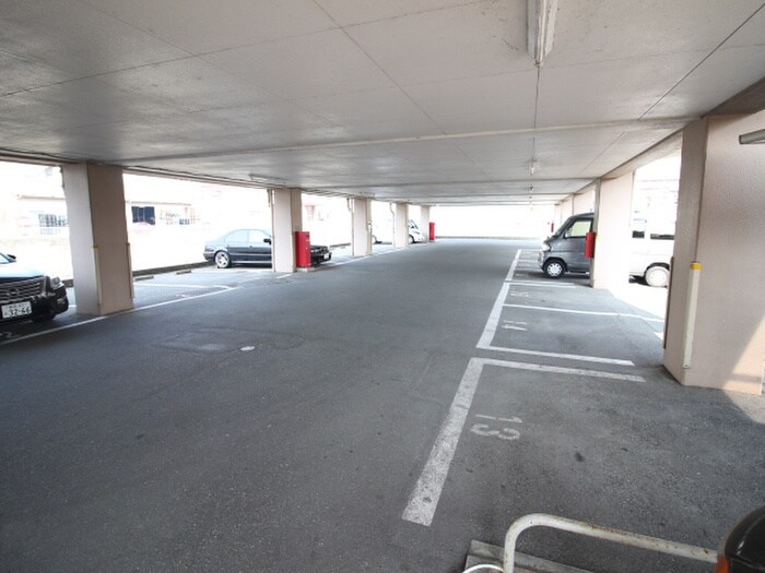 物件外観写真4　(駐車場)