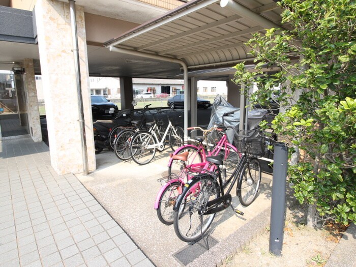 物件外観写真5　(駐輪場)