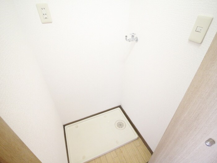 物件内観写真13　(洗濯機置場)