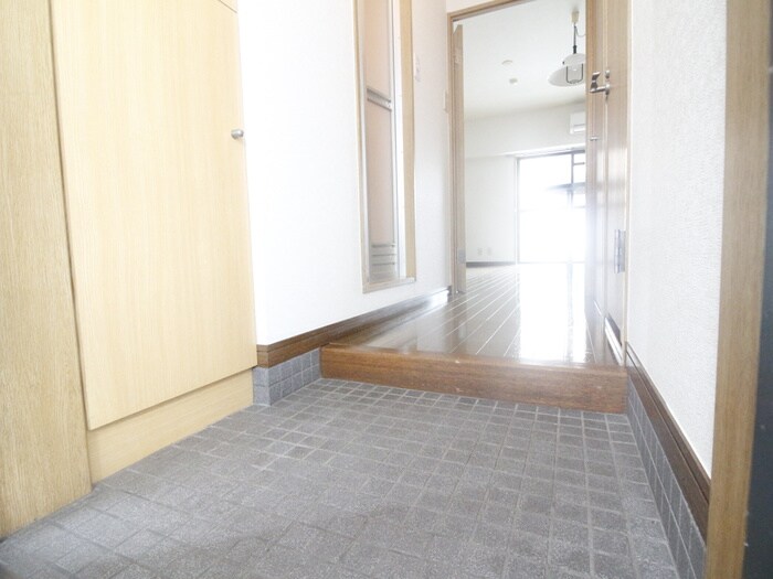 物件内観写真16　(玄関)
