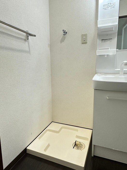 物件内観写真13　(洗濯機置場)