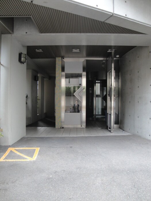 物件外観写真4　(エントランス部分)