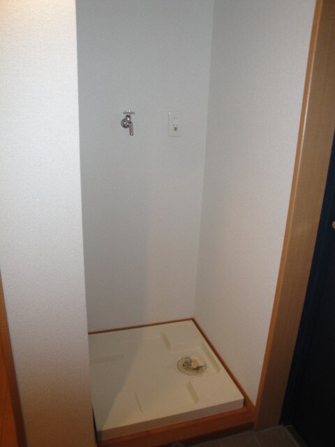 物件内観写真13　(洗濯機置場)