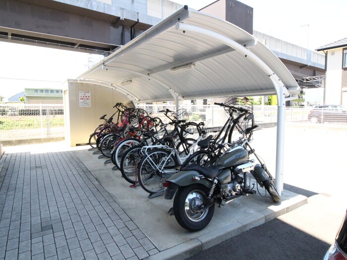 物件外観写真3　(駐輪場)