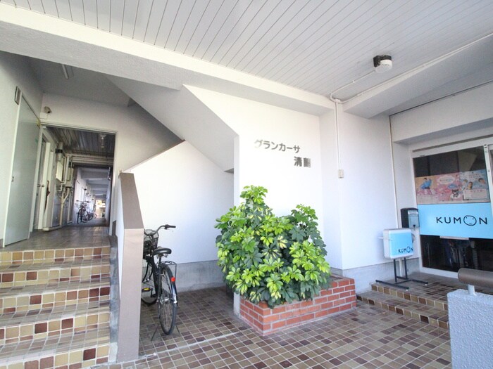 物件外観写真2　(エントランス部分)