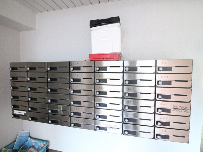 物件外観写真5　(エントランス部分)