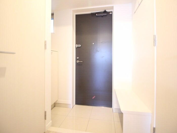 物件内観写真14　(玄関)