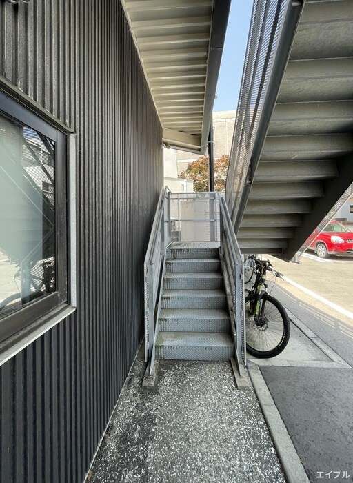 物件外観写真3　(エントランス部分)