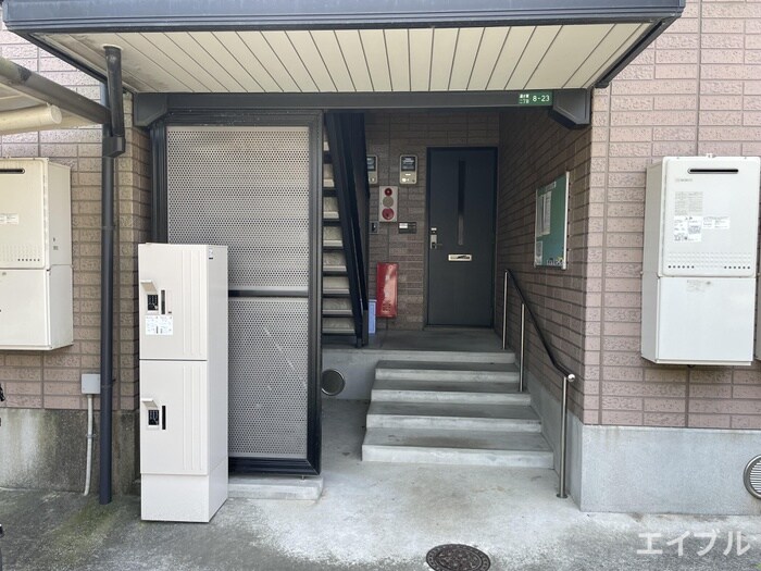 物件外観写真3　(エントランス部分)