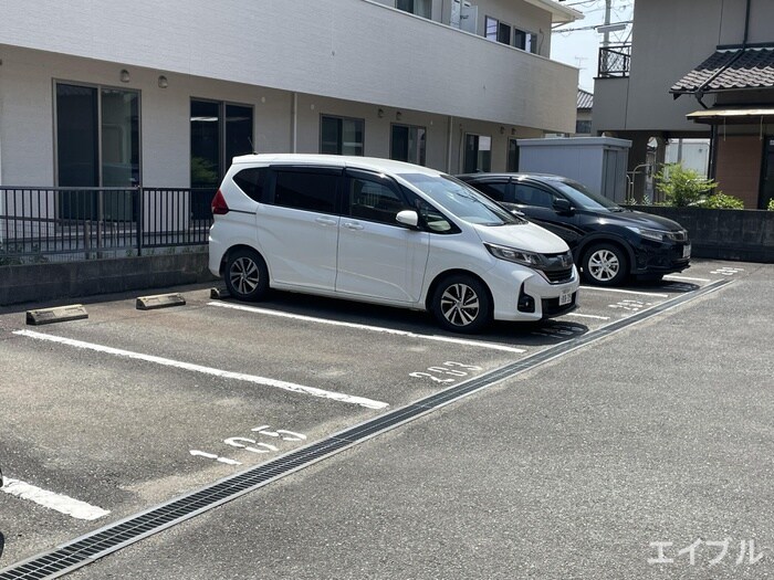 物件外観写真4　(駐車場)