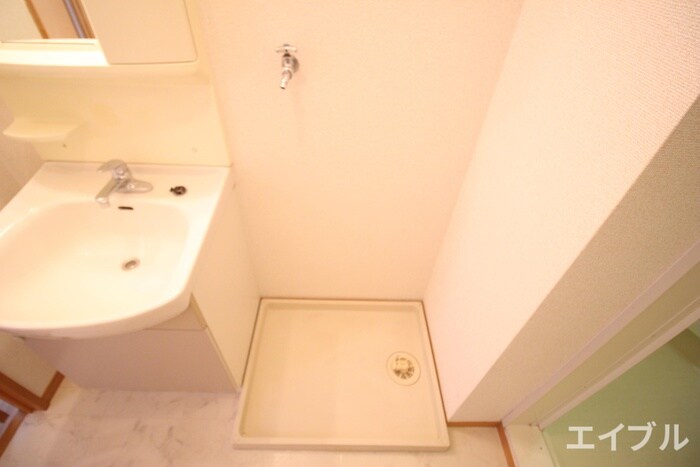 物件内観写真12　(洗濯機置場)