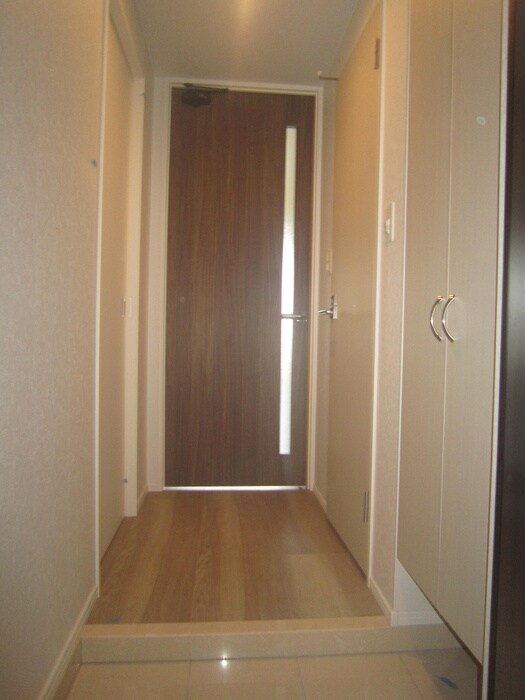 物件内観写真16　(玄関)