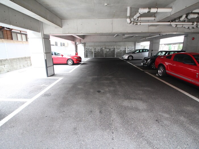 物件外観写真4　(駐車場)