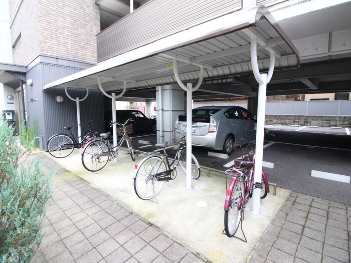 物件外観写真5　(駐輪場)
