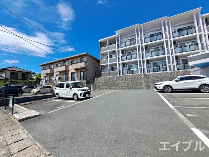 物件外観写真2　(駐車場)