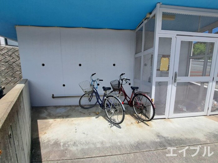 物件外観写真5　(駐輪場)