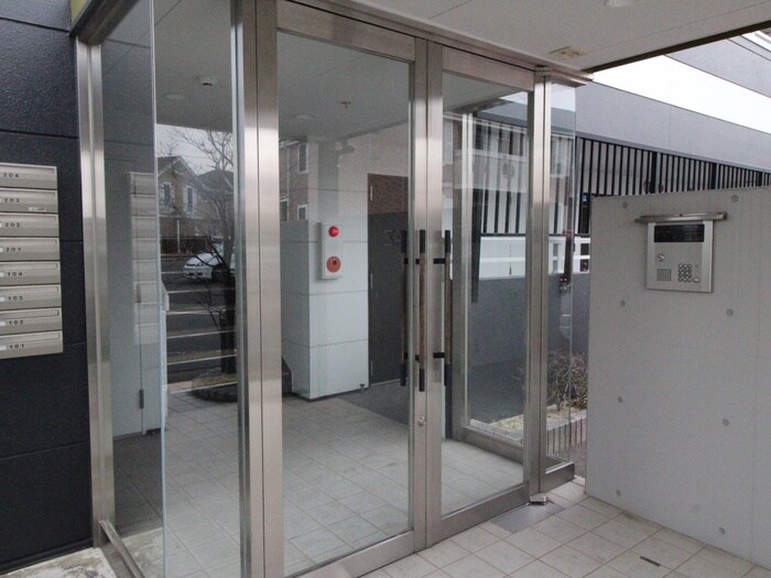物件外観写真3　(エントランス部分)