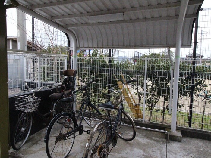 物件外観写真5　(駐輪場)