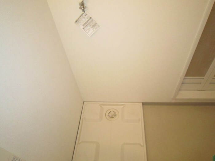 物件内観写真10　(洗濯機置場)