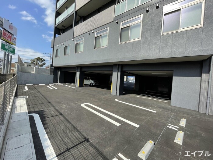 物件外観写真2　(駐車場)