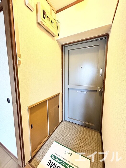 物件内観写真5　(玄関)