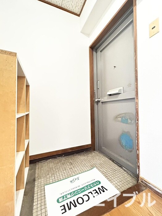 物件内観写真5　(玄関)