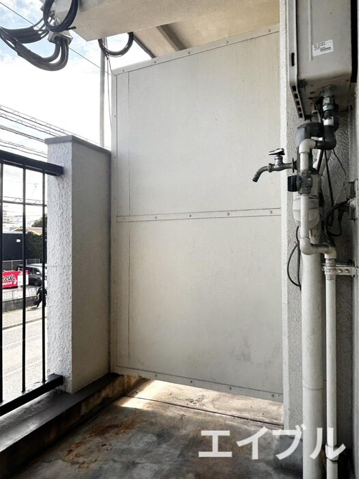 物件内観写真12　(洗濯機置場)