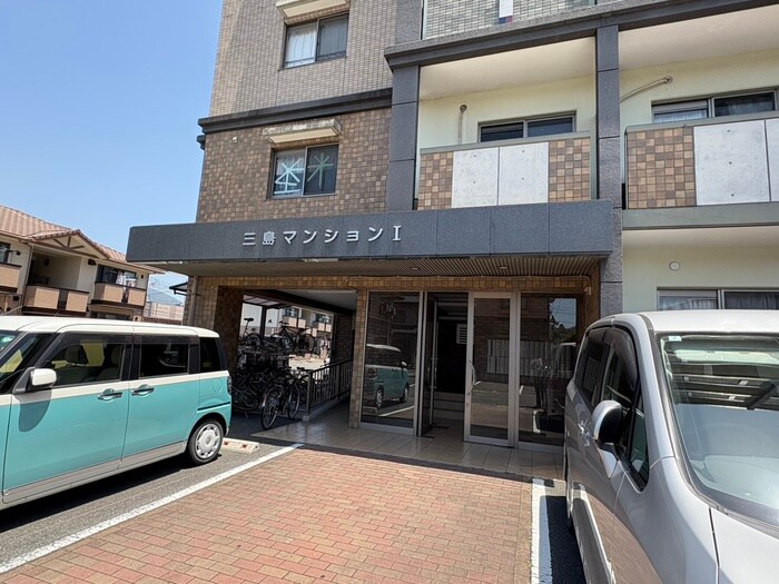 物件外観写真3　(エントランス部分)