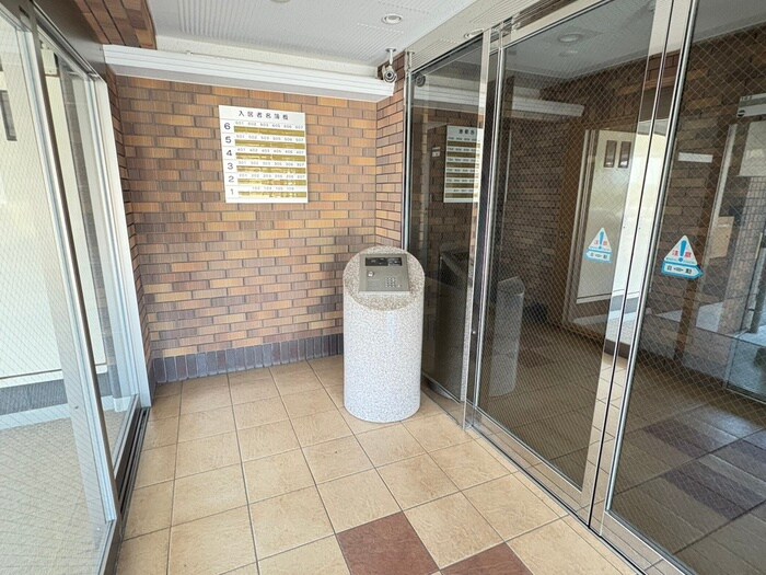 物件外観写真4　(エントランス部分)