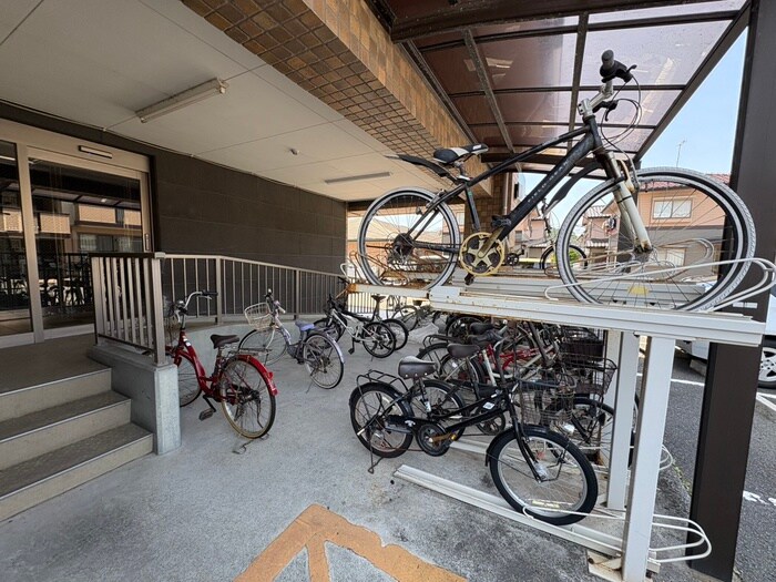 物件外観写真6　(駐輪場)