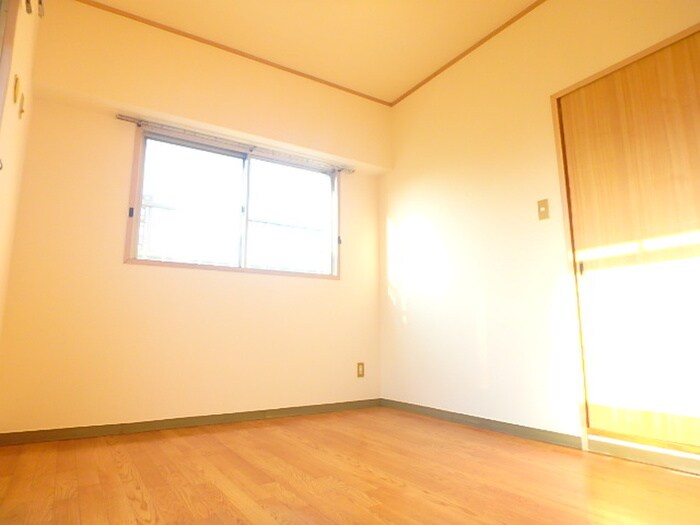 物件内観写真4　(居室)