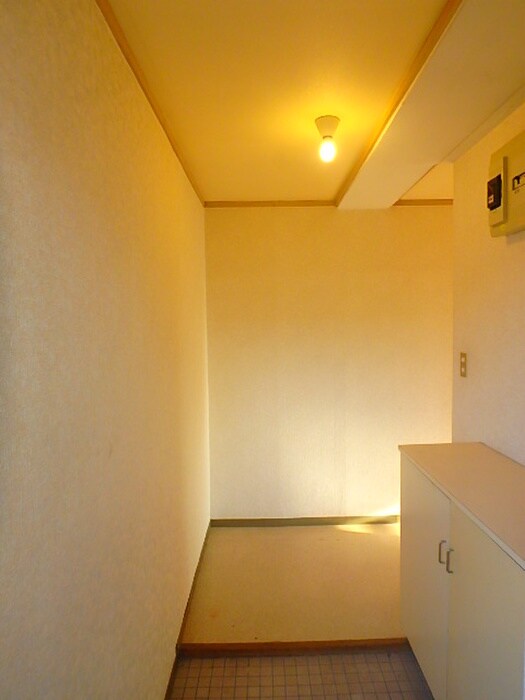 物件内観写真8　(玄関)