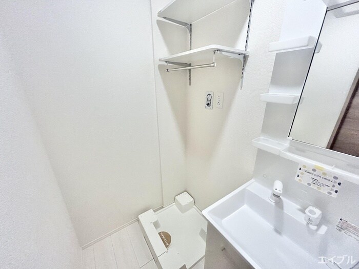 物件内観写真11　(洗濯機置場)