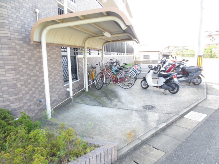 物件外観写真4　(駐輪場)